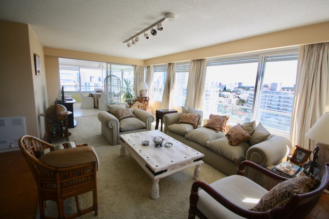 Amplio departamento en Venta en Tiburon